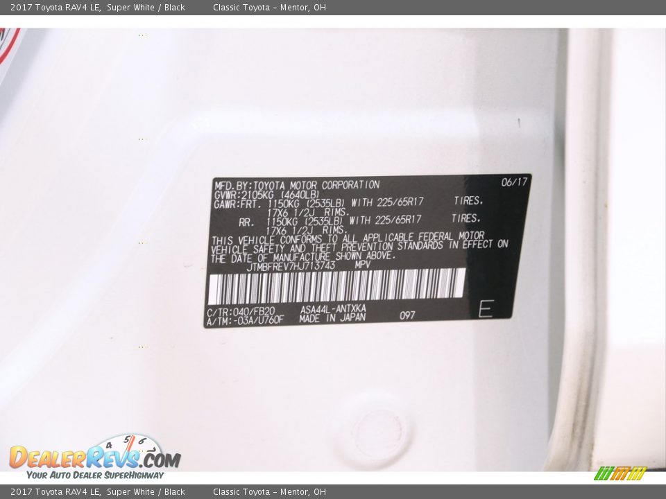 2017 Toyota RAV4 LE Super White / Black Photo #19