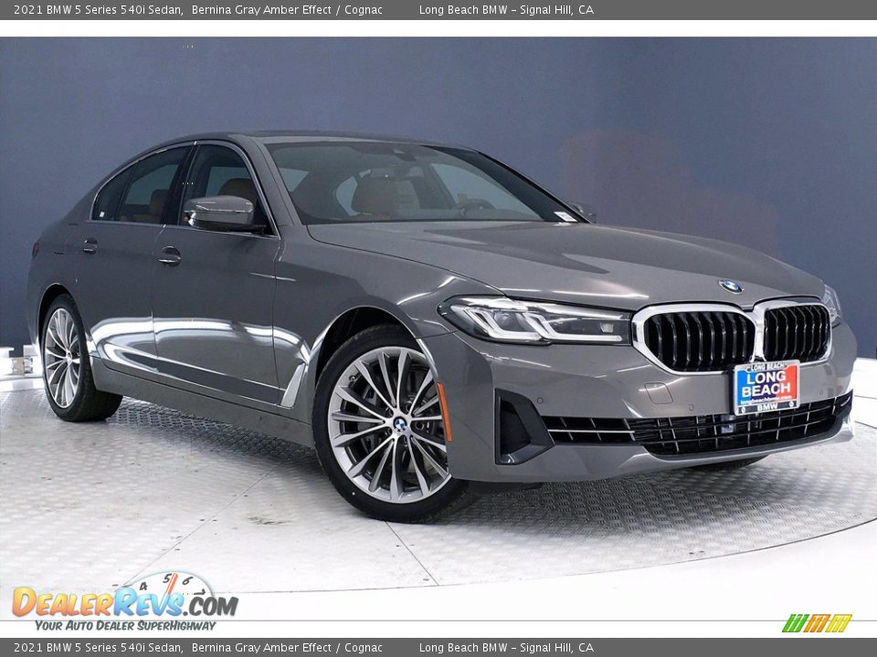 Front 3/4 View of 2021 BMW 5 Series 540i Sedan Photo #19