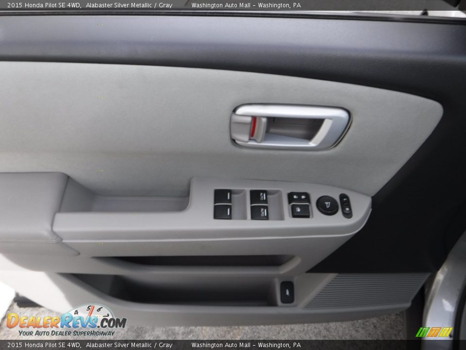 Door Panel of 2015 Honda Pilot SE 4WD Photo #14