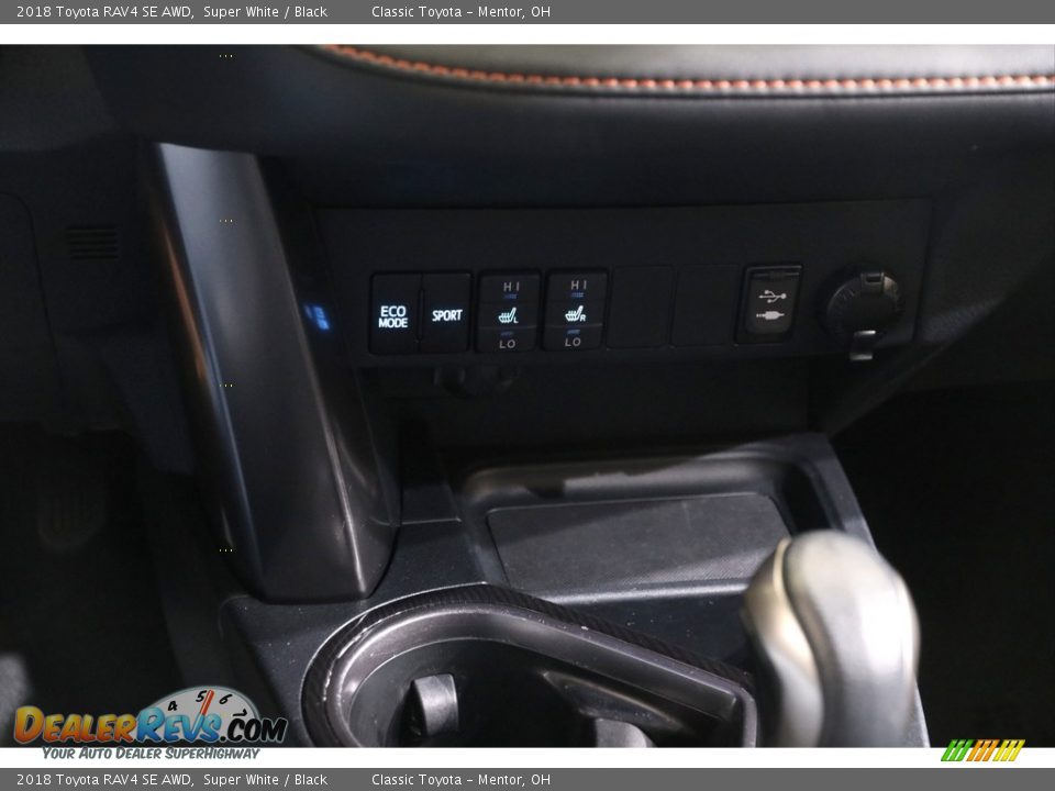 2018 Toyota RAV4 SE AWD Super White / Black Photo #12