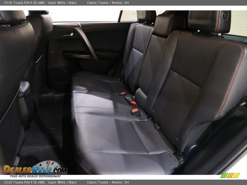 2018 Toyota RAV4 SE AWD Super White / Black Photo #16