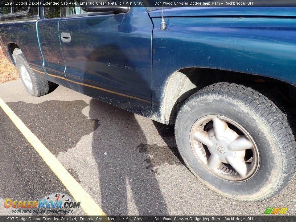 1997 Dodge Dakota Extended Cab 4x4 Emerald Green Metallic / Mist Gray Photo #3