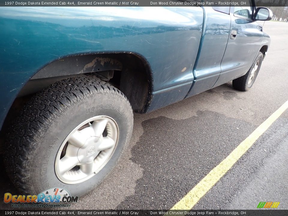 1997 Dodge Dakota Extended Cab 4x4 Emerald Green Metallic / Mist Gray Photo #13