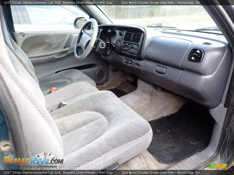 Front Seat of 1997 Dodge Dakota Extended Cab 4x4 Photo #15