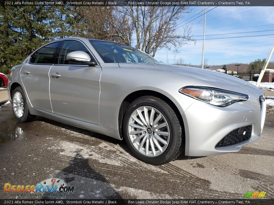 Front 3/4 View of 2021 Alfa Romeo Giulia Sprint AWD Photo #3