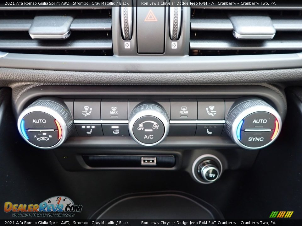 Controls of 2021 Alfa Romeo Giulia Sprint AWD Photo #18