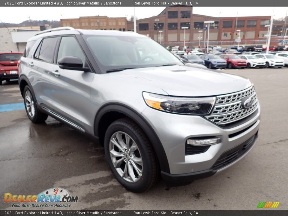 Front 3/4 View of 2021 Ford Explorer Limited 4WD Photo #3