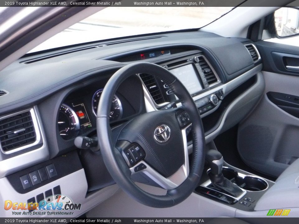 2019 Toyota Highlander XLE AWD Celestial Silver Metallic / Ash Photo #17