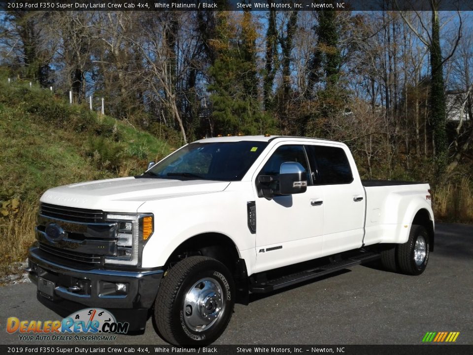 Front 3/4 View of 2019 Ford F350 Super Duty Lariat Crew Cab 4x4 Photo #3