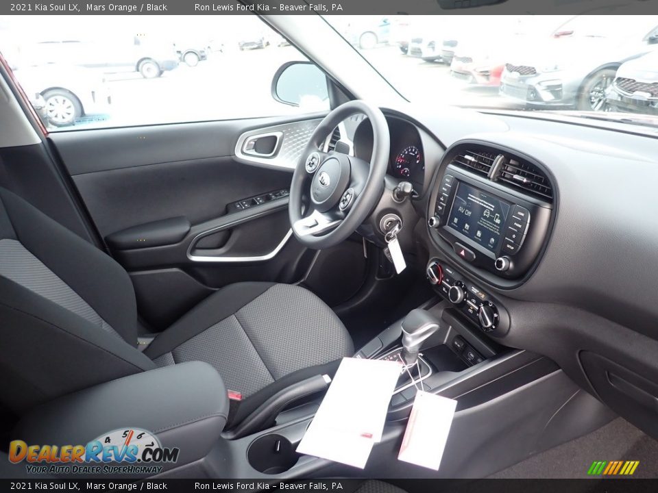 Front Seat of 2021 Kia Soul LX Photo #11