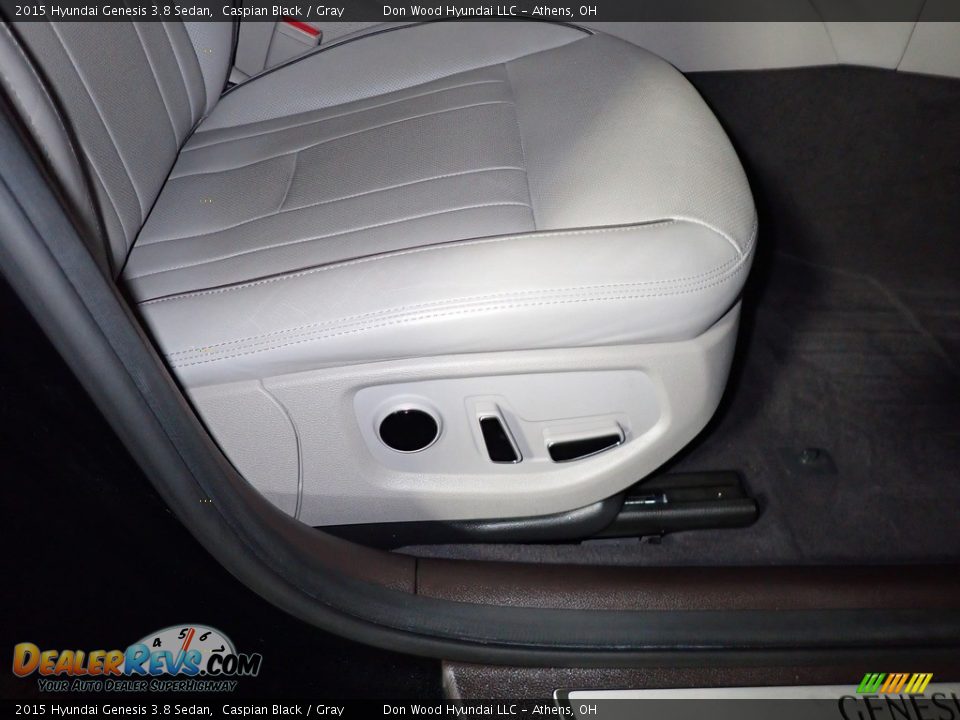 2015 Hyundai Genesis 3.8 Sedan Caspian Black / Gray Photo #32