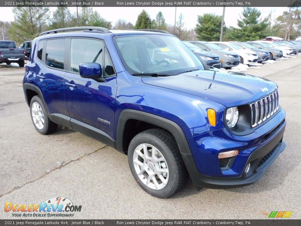 Front 3/4 View of 2021 Jeep Renegade Latitude 4x4 Photo #3