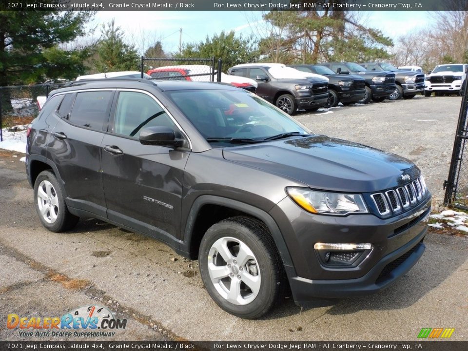 Front 3/4 View of 2021 Jeep Compass Latitude 4x4 Photo #3