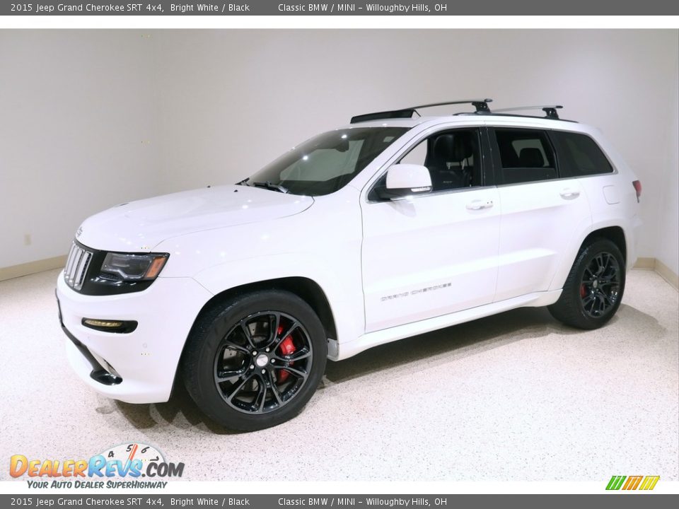 Front 3/4 View of 2015 Jeep Grand Cherokee SRT 4x4 Photo #3
