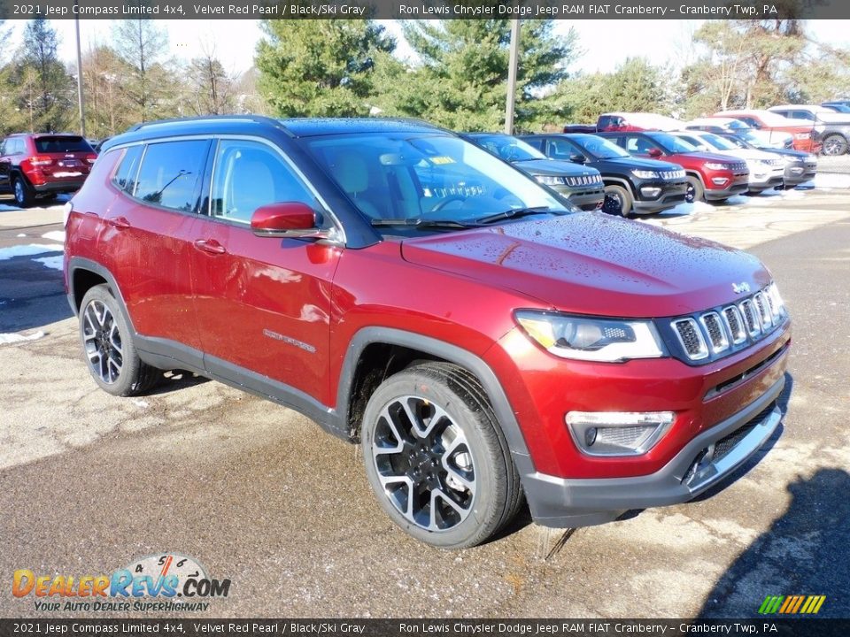 Front 3/4 View of 2021 Jeep Compass Limited 4x4 Photo #3