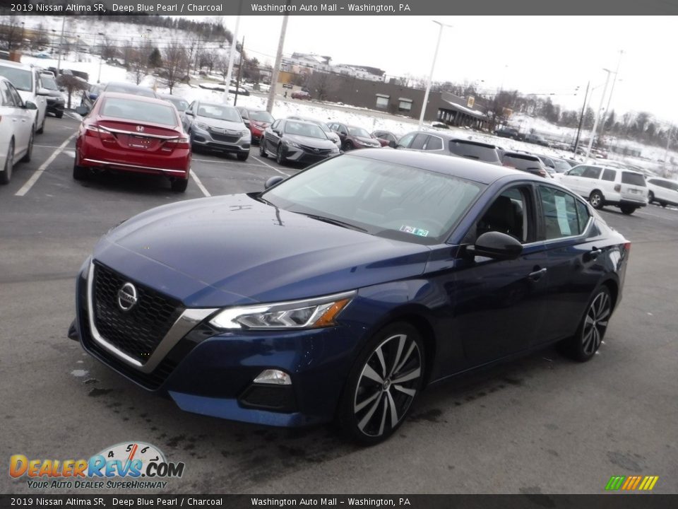 2019 Nissan Altima SR Deep Blue Pearl / Charcoal Photo #5