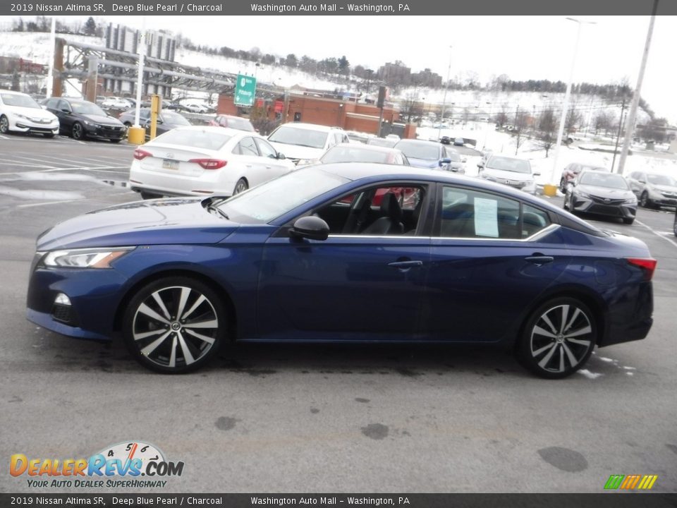 2019 Nissan Altima SR Deep Blue Pearl / Charcoal Photo #6