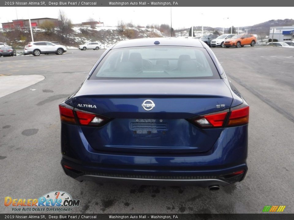 2019 Nissan Altima SR Deep Blue Pearl / Charcoal Photo #8