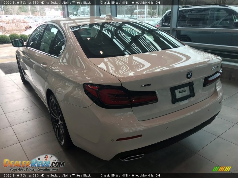 2021 BMW 5 Series 530i xDrive Sedan Alpine White / Black Photo #2