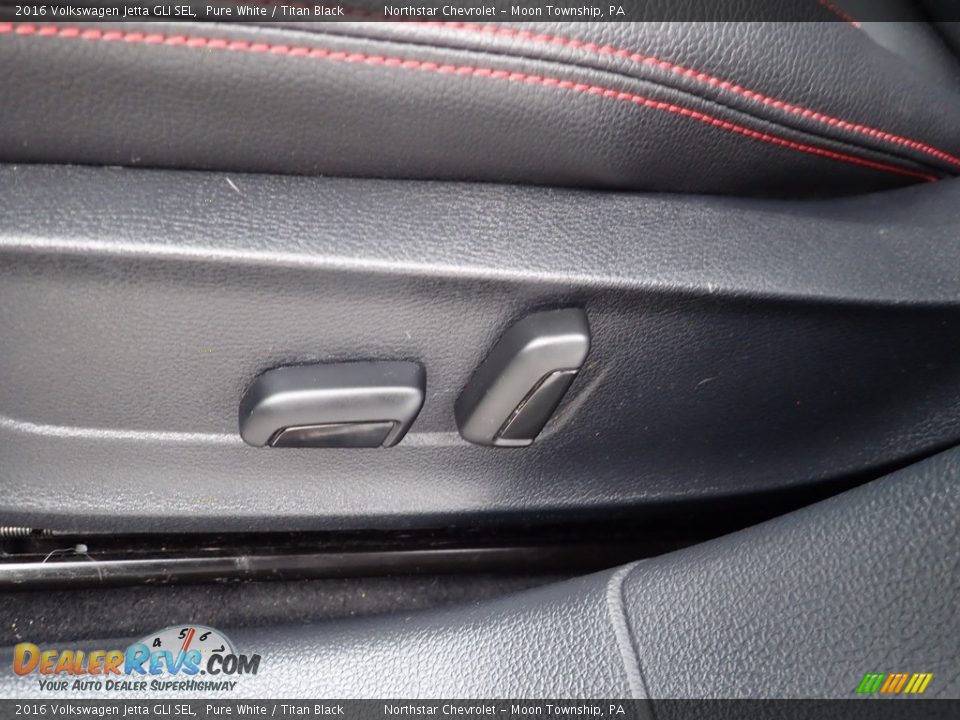 Front Seat of 2016 Volkswagen Jetta GLI SEL Photo #23