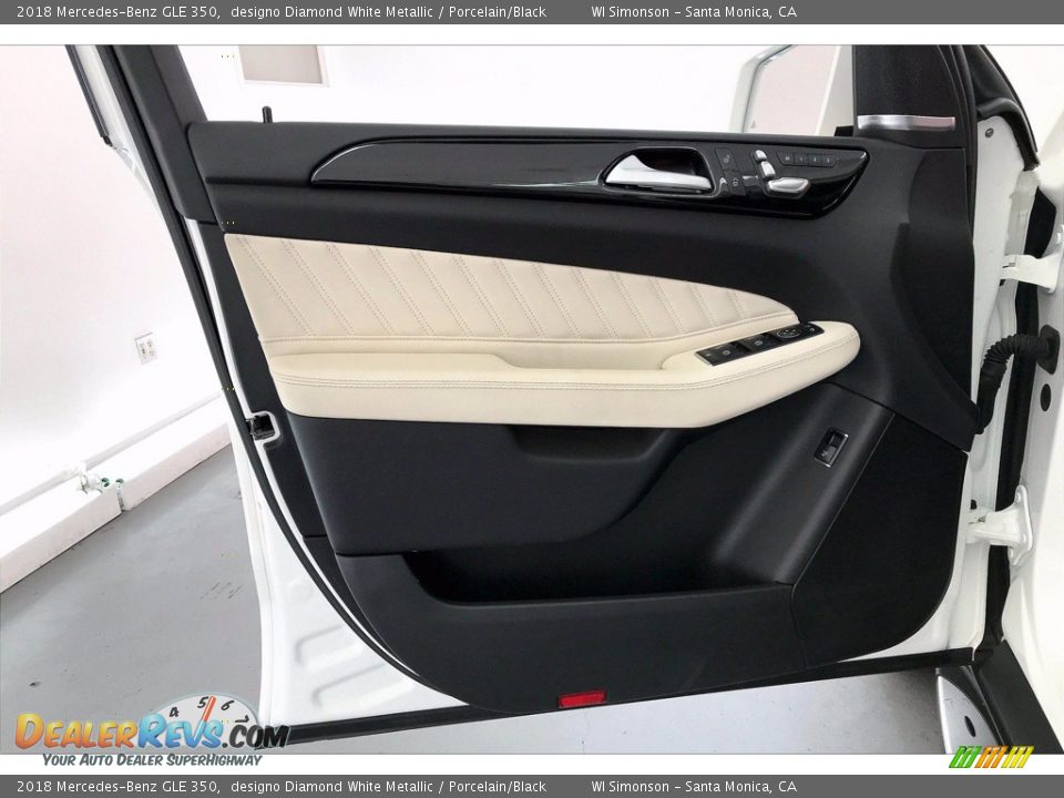 Door Panel of 2018 Mercedes-Benz GLE 350 Photo #26