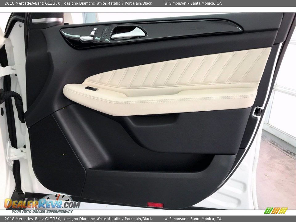 Door Panel of 2018 Mercedes-Benz GLE 350 Photo #27