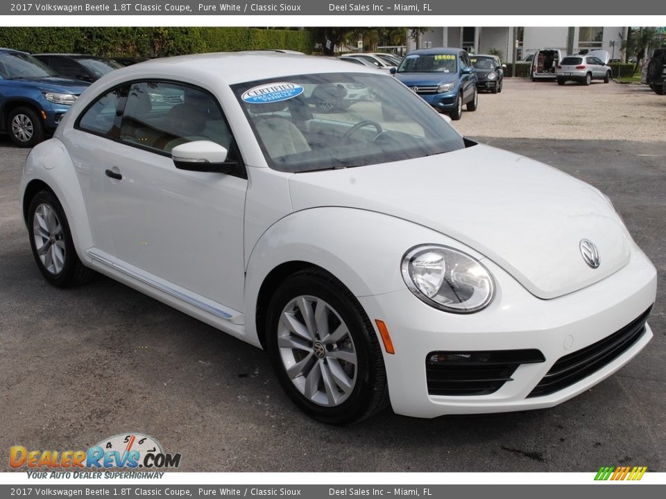 Front 3/4 View of 2017 Volkswagen Beetle 1.8T Classic Coupe Photo #2