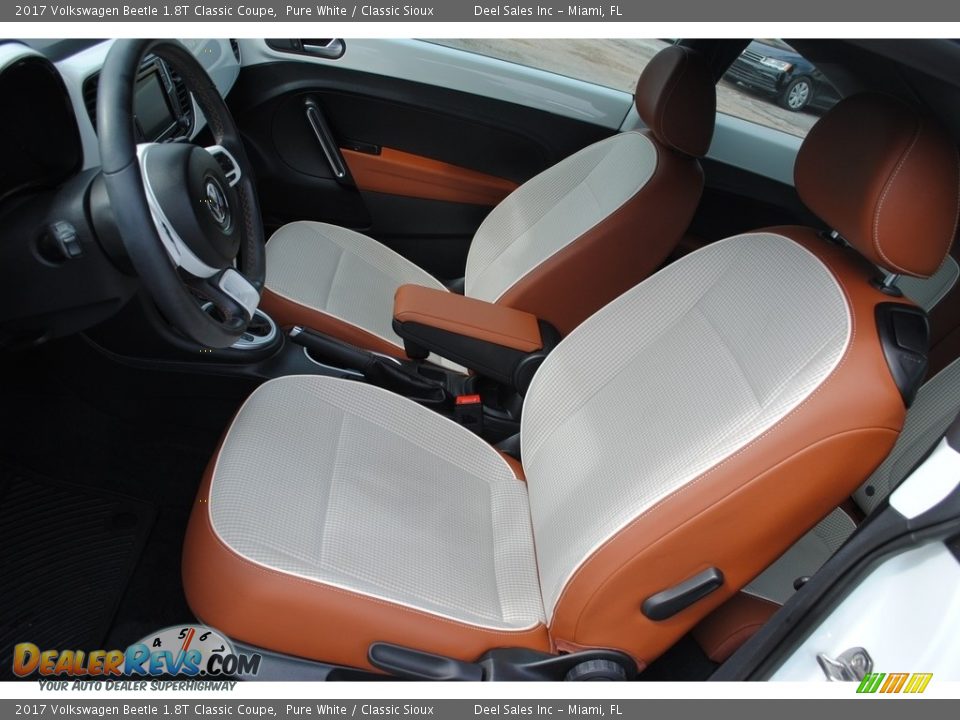 Front Seat of 2017 Volkswagen Beetle 1.8T Classic Coupe Photo #12