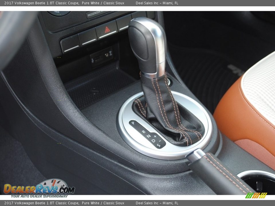 2017 Volkswagen Beetle 1.8T Classic Coupe Shifter Photo #13