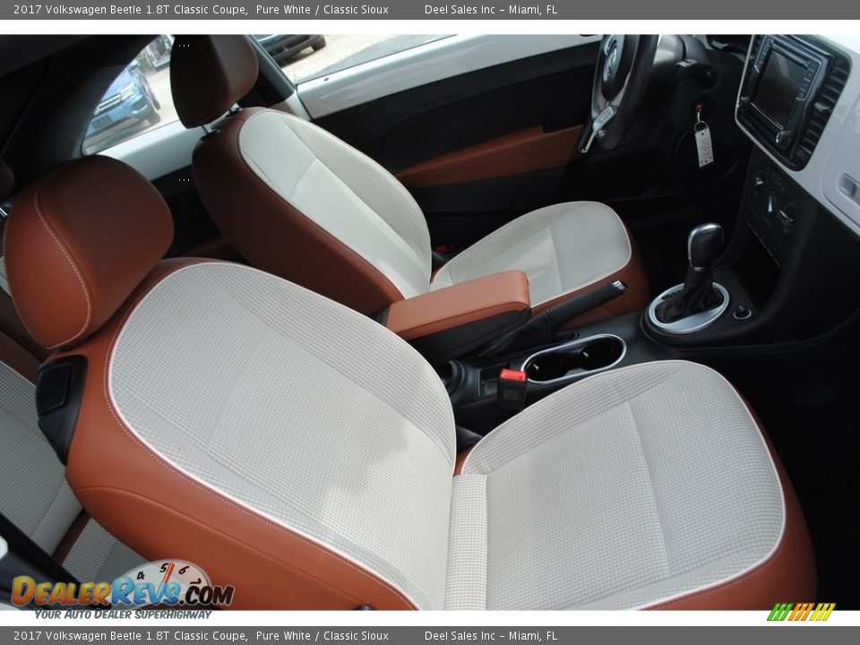 Front Seat of 2017 Volkswagen Beetle 1.8T Classic Coupe Photo #17