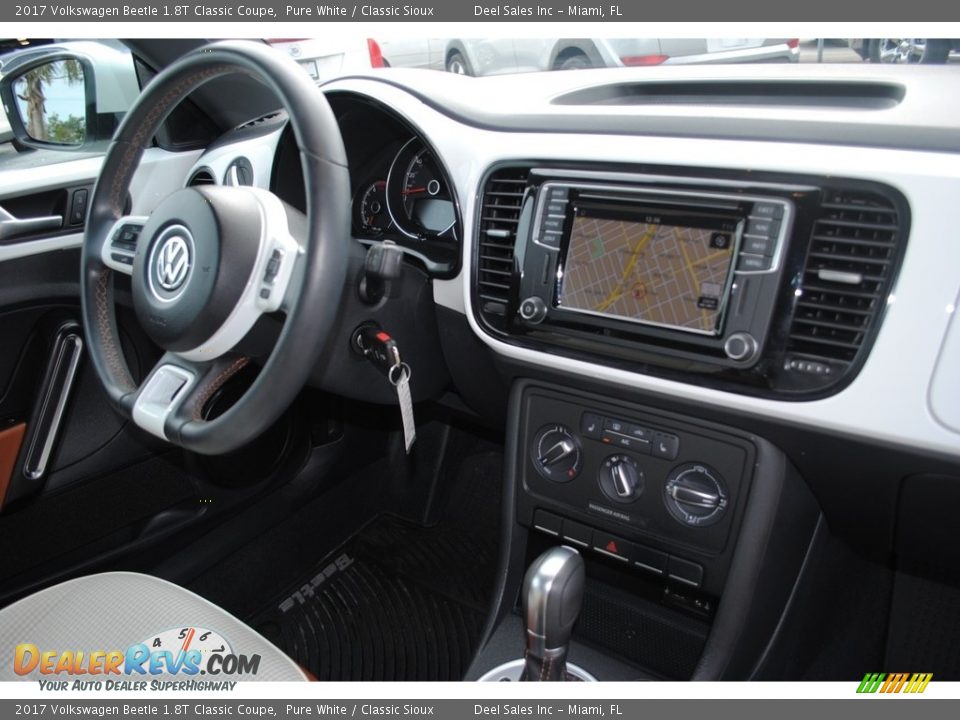 Dashboard of 2017 Volkswagen Beetle 1.8T Classic Coupe Photo #19