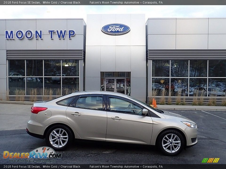 2018 Ford Focus SE Sedan White Gold / Charcoal Black Photo #1