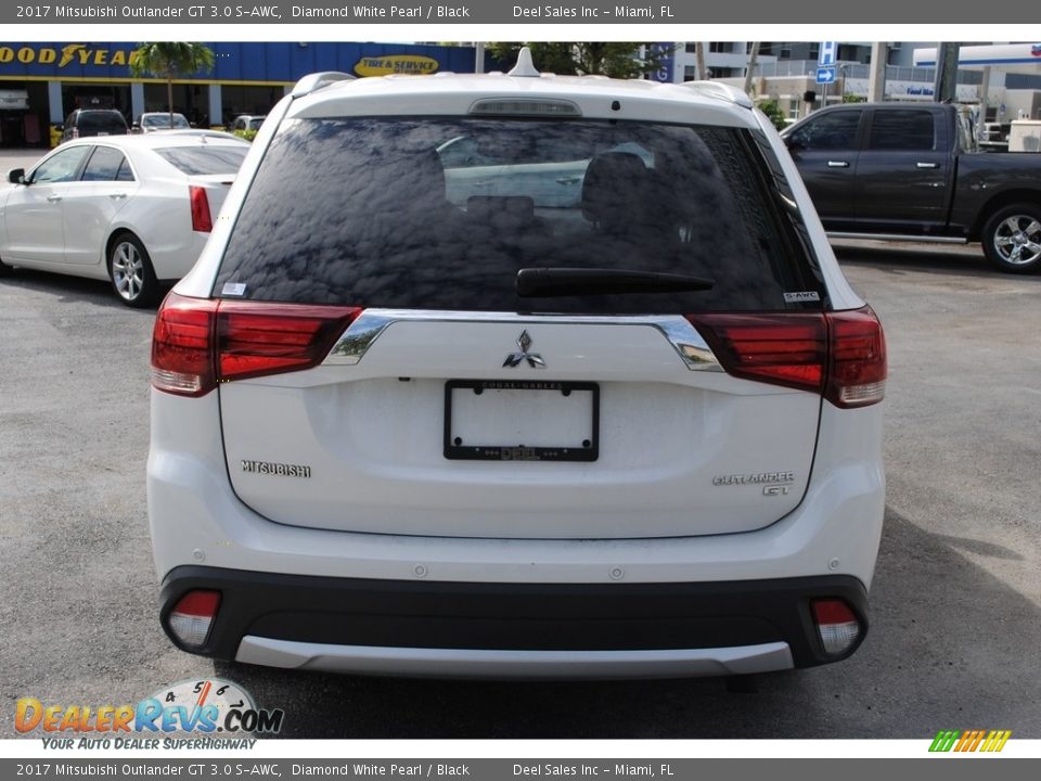 Diamond White Pearl 2017 Mitsubishi Outlander GT 3.0 S-AWC Photo #8