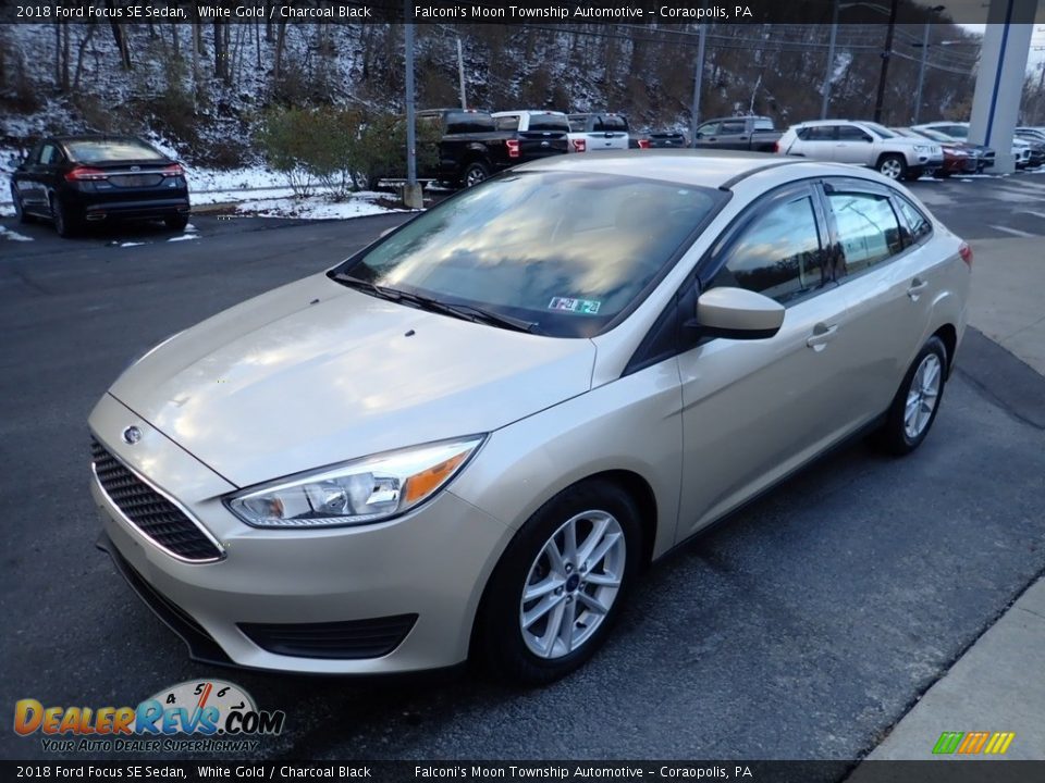 2018 Ford Focus SE Sedan White Gold / Charcoal Black Photo #7