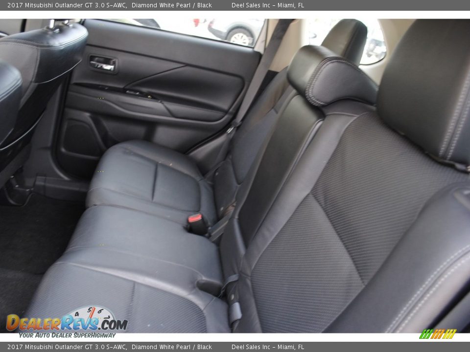 Rear Seat of 2017 Mitsubishi Outlander GT 3.0 S-AWC Photo #11