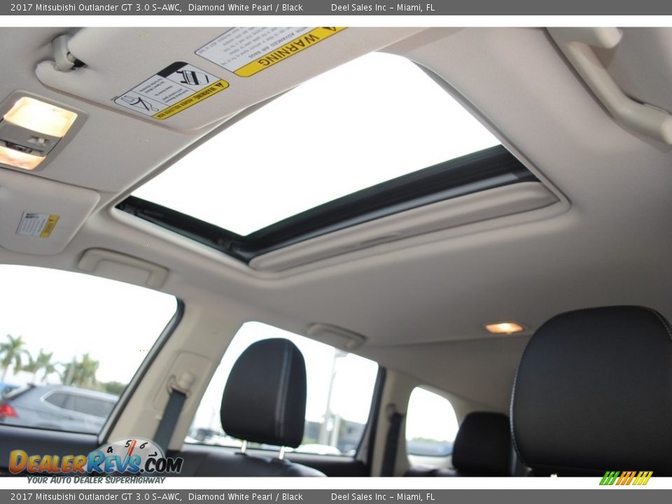 Sunroof of 2017 Mitsubishi Outlander GT 3.0 S-AWC Photo #13