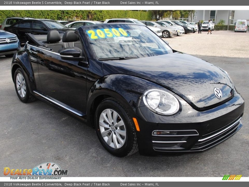 Front 3/4 View of 2018 Volkswagen Beetle S Convertible Photo #2
