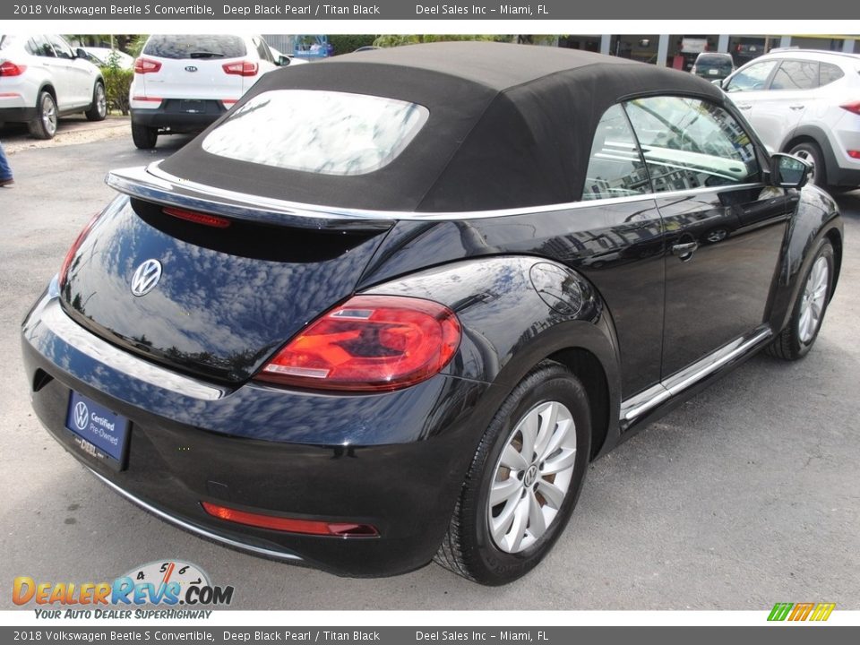 2018 Volkswagen Beetle S Convertible Deep Black Pearl / Titan Black Photo #16