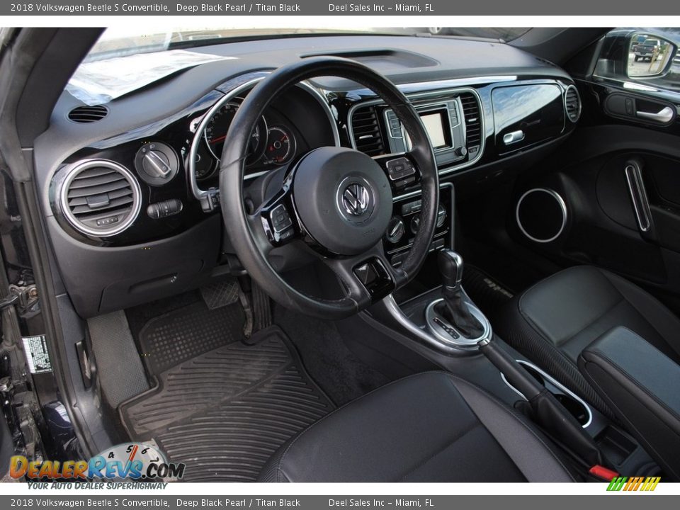 Dashboard of 2018 Volkswagen Beetle S Convertible Photo #17