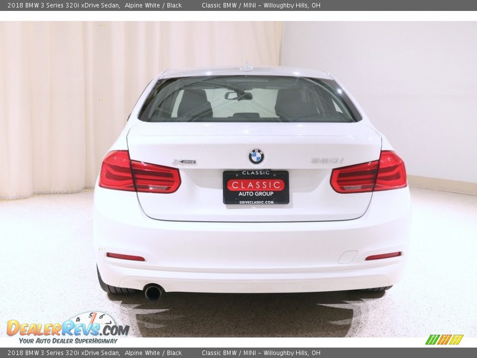 2018 BMW 3 Series 320i xDrive Sedan Alpine White / Black Photo #24