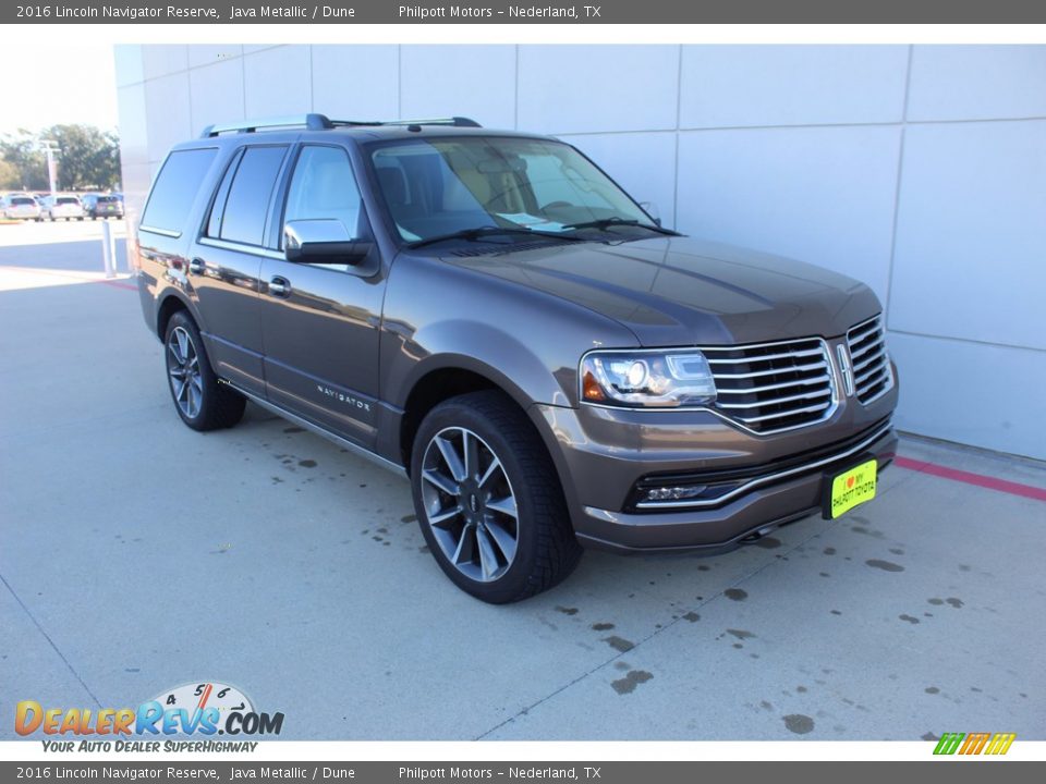 Front 3/4 View of 2016 Lincoln Navigator Reserve Photo #2