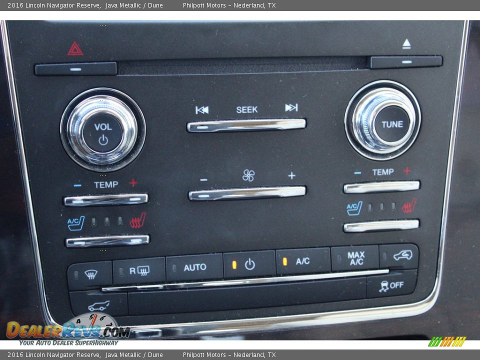 Controls of 2016 Lincoln Navigator Reserve Photo #16