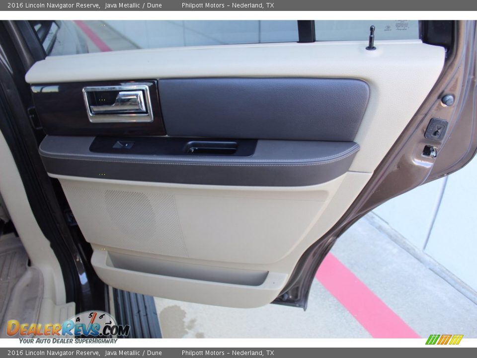 Door Panel of 2016 Lincoln Navigator Reserve Photo #25