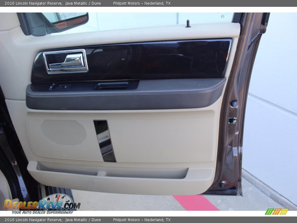 Door Panel of 2016 Lincoln Navigator Reserve Photo #27