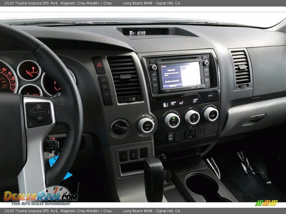 Dashboard of 2016 Toyota Sequoia SR5 4x4 Photo #5