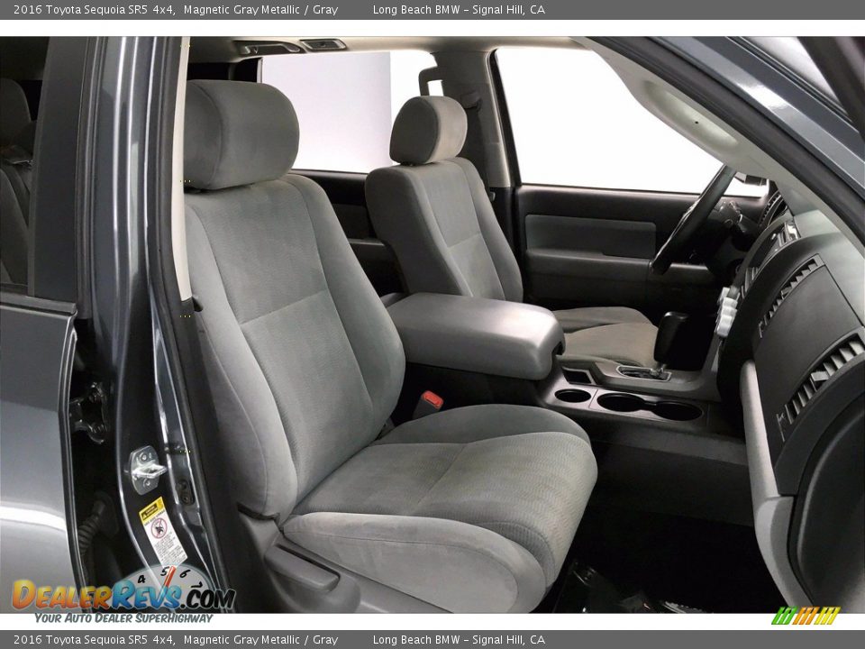 Front Seat of 2016 Toyota Sequoia SR5 4x4 Photo #6