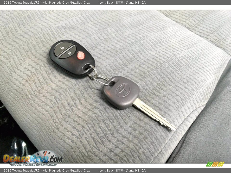 Keys of 2016 Toyota Sequoia SR5 4x4 Photo #11
