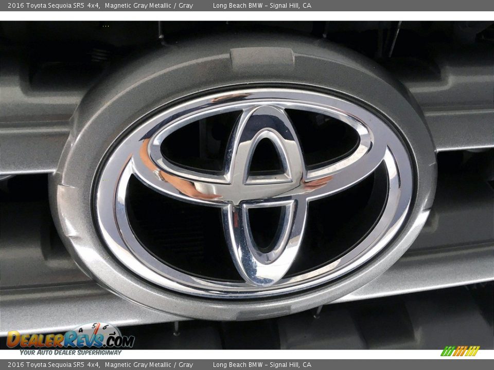 2016 Toyota Sequoia SR5 4x4 Logo Photo #33