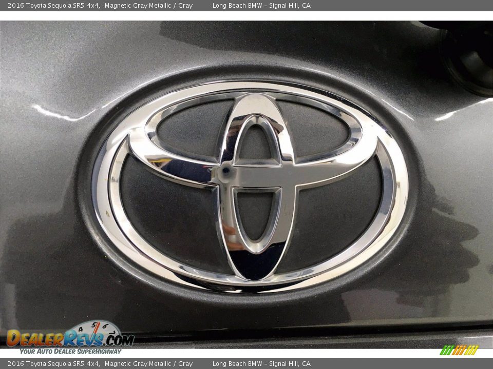 2016 Toyota Sequoia SR5 4x4 Logo Photo #34