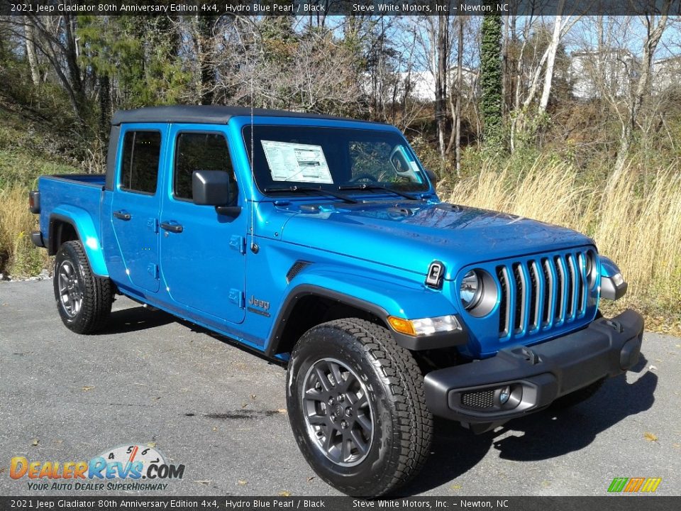 Front 3/4 View of 2021 Jeep Gladiator 80th Anniversary Edition 4x4 Photo #4